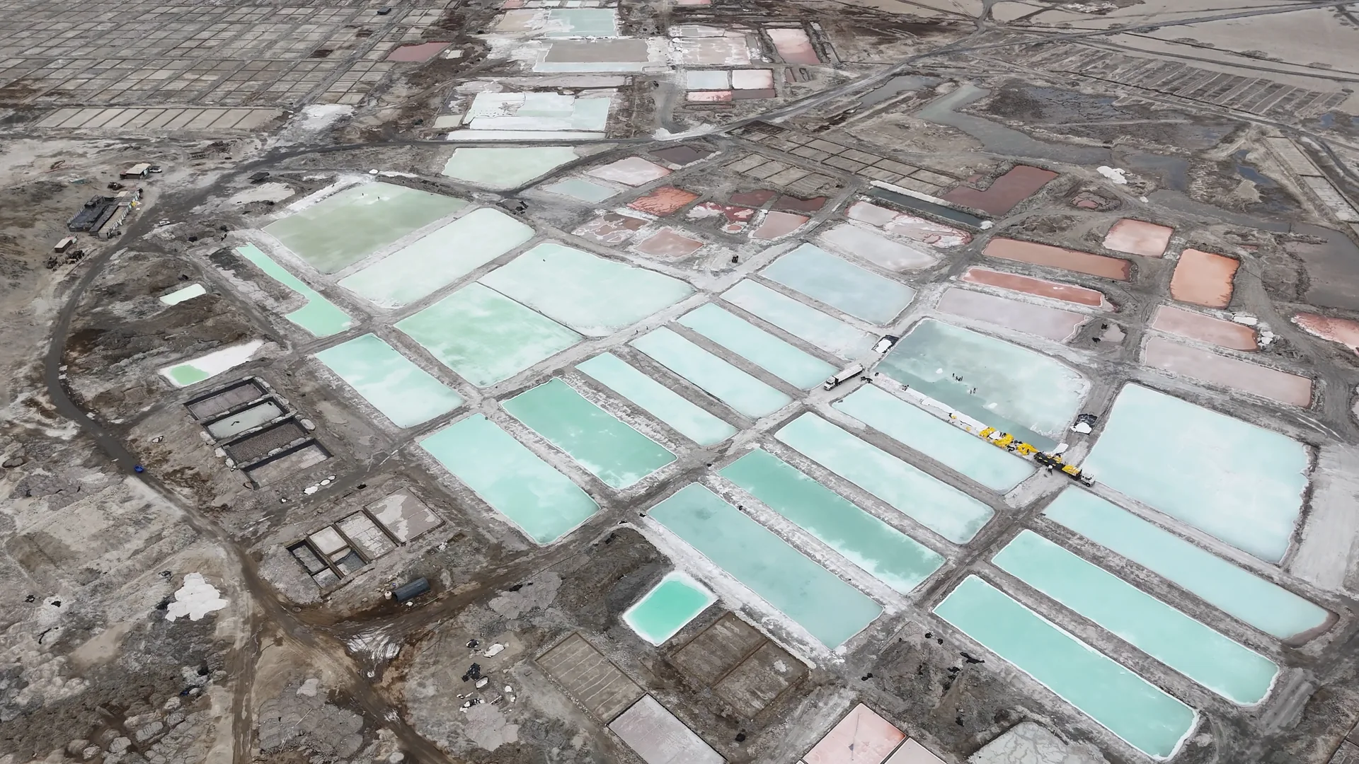 Panorámica de las salinas y caminos de extracción